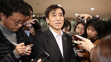 이주열 "FOMC, 시장 예상보다 완화적…한은 인하할 때 아냐"