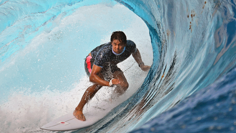 '파도를 가르며'…프랑스 폴리네시아 타히티 섬 올림픽 서핑 훈련