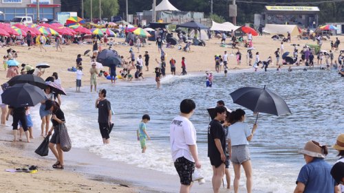 한여름 같은 가을 해수욕장