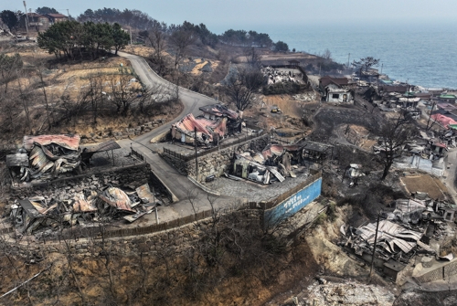 중대본 "영남권 산불 피해·복구비 사상 최대…1.8조원 지원"