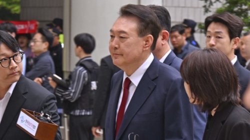 '굳은 표정'…법정 향하는 윤석열 전 대통령