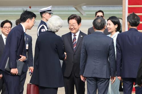 李대통령 "관세협상, 다른 국가보다 불리한 상황 안되는게 중요"
