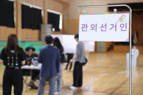 "회송용 봉투 2장 배부"…실수해놓고 멀쩡한 유권자 탓한 선관위